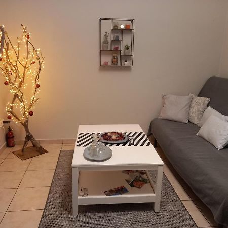 شقة Helen'S Welcoming & Cozy Flat كوروبيون المظهر الخارجي الصورة