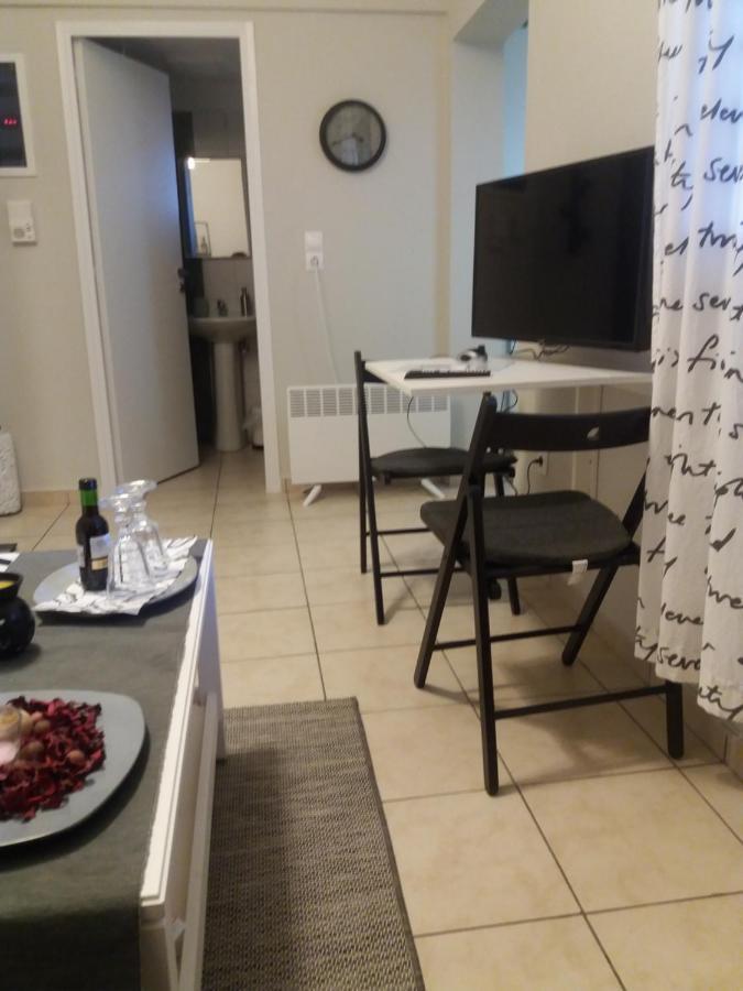 شقة Helen'S Welcoming & Cozy Flat كوروبيون المظهر الخارجي الصورة