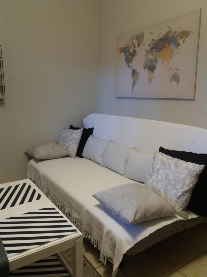 شقة Helen'S Welcoming & Cozy Flat كوروبيون المظهر الخارجي الصورة